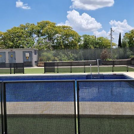 Apartment With Free Parking And Pool Бормухос Екстериор снимка