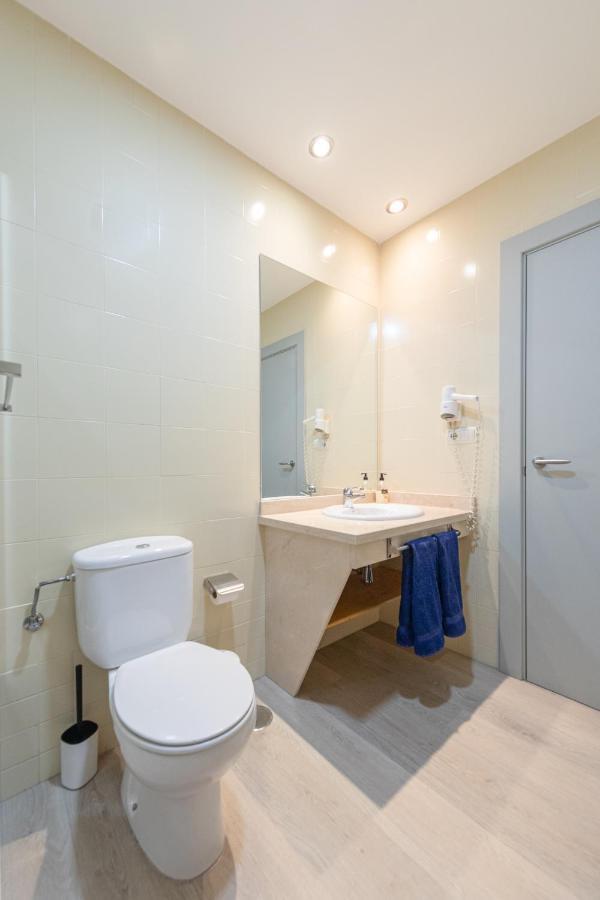 Apartment With Free Parking And Pool Бормухос Екстериор снимка
