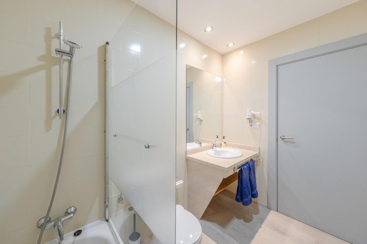 Apartment With Free Parking And Pool Бормухос Екстериор снимка