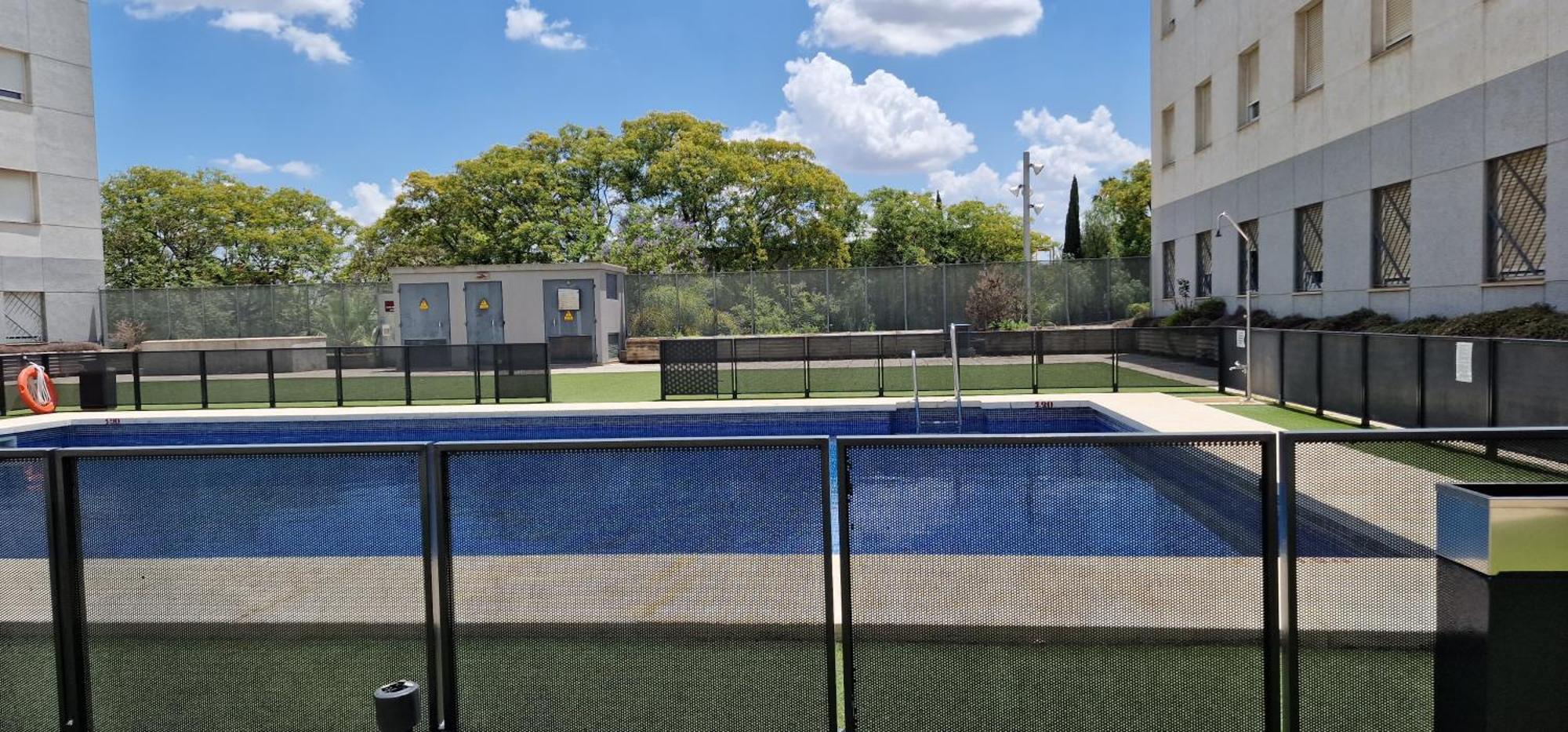 Apartment With Free Parking And Pool Бормухос Екстериор снимка